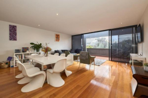 Debonair Townhouse - 150 metres to beach